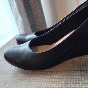 Clark's Ultimate Comfort Black Leather Wedge Heels Size 9.5